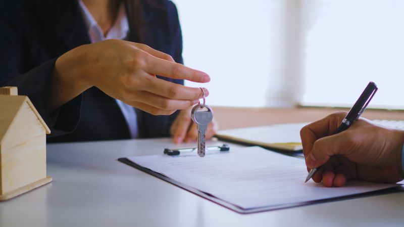 A real estate agent is a key aspect of securing your dream home. Here are the benefits of an agent by your side.